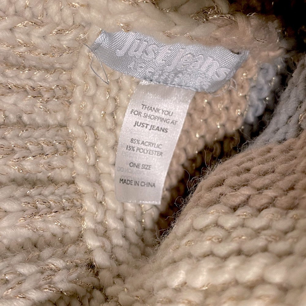 Perri Pom Beanie | NWT - Picture 4 of 9